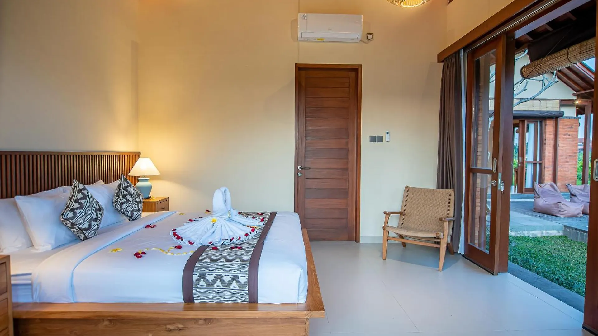Bed and Breakfast Artika Villa By Prasi Ουμπούντ